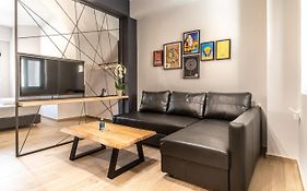 Mos Luxury City Suites - The R Suite
